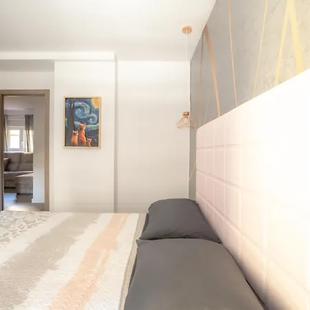 Nuevo Parking, Maquina Arcade, Netflix Y Wifi * Oviedo
