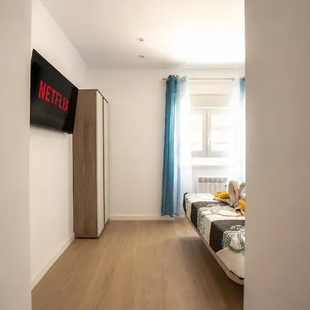 Nuevo Parking, Maquina Arcade, Netflix Y Wifi * Oviedo
